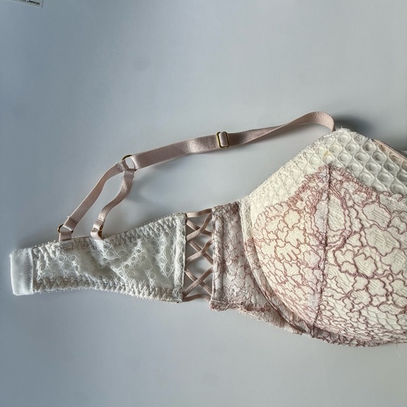 Victoria's Secret Bombshell Lace Bra - Cream and Pink size 36C - Picture 5 of 8